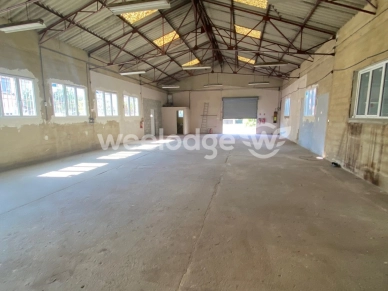 Local commercial vendu 4 pièces de 300 m² à Morières-lès-Avignon