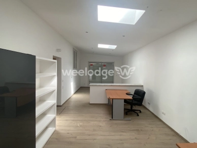 Local commercial vendu 4 pièces de 300 m² à Morières-lès-Avignon