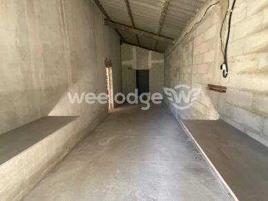Local commercial vendu 4 pièces de 300 m² à Morières-lès-Avignon