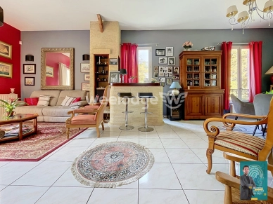 Maison à vendre 10 pièces de 172 m² à Jouy-le-Moutier