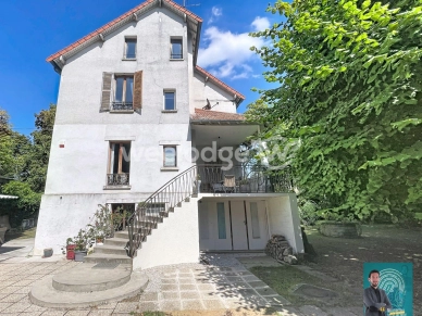 Maison à vendre 10 pièces de 172 m² à Jouy-le-Moutier