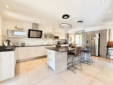 Maison à vendre 8 pièces de 169 m² à Tourrettes