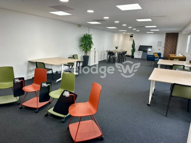 Local commercial à louer 2 pièces de 100 m² à Cergy