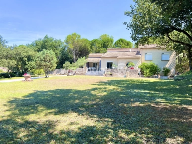 Maison à vendre 6 pièces de 150 m² à Saint-Laurent-des-Arbres