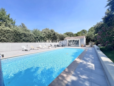 Maison à vendre 6 pièces de 150 m² à Saint-Laurent-des-Arbres