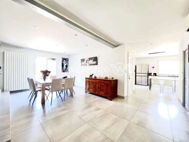 Maison à vendre 6 pièces de 150 m² à Saint-Laurent-des-Arbres