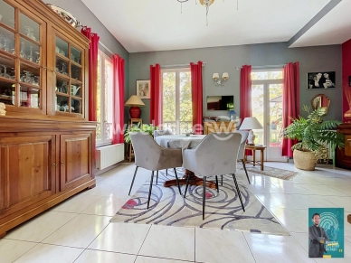 Maison à vendre 10 pièces de 172 m² à Jouy-le-Moutier