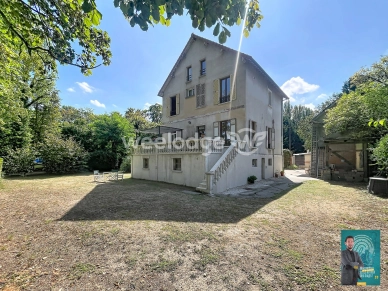Maison à vendre 10 pièces de 172 m² à Jouy-le-Moutier