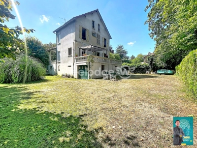 Maison à vendre 10 pièces de 172 m² à Jouy-le-Moutier