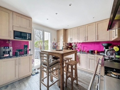 Maison à vendre 6 pièces de 145 m² à Neuville-sur-Oise