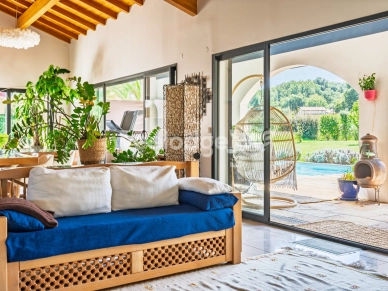 Maison à vendre 6 pièces de 270,56 m² à Urrugne