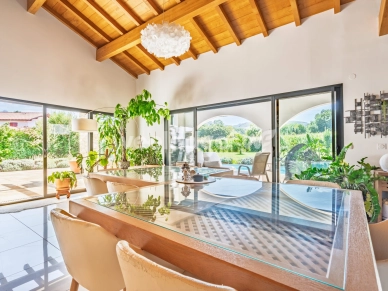 Maison à vendre 6 pièces de 270,56 m² à Urrugne
