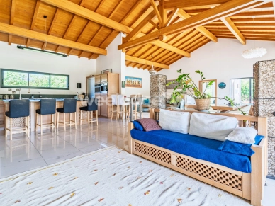Maison à vendre 6 pièces de 270,56 m² à Urrugne