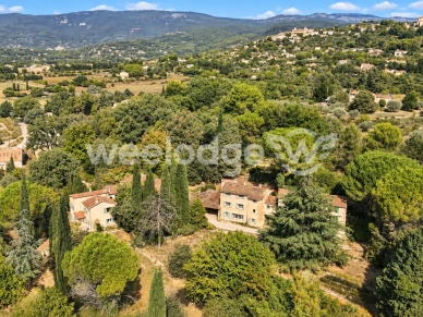 Maison à vendre 10 pièces de 213,75 m² à Fayence