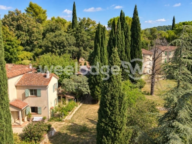 Maison à vendre 15 pièces de 350,6 m² à Tourrettes
