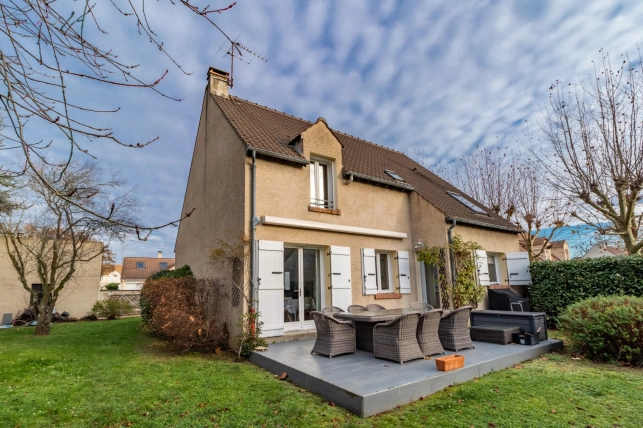 Maison à vendre 7 pièces de 145 m² à Neuville-sur-Oise