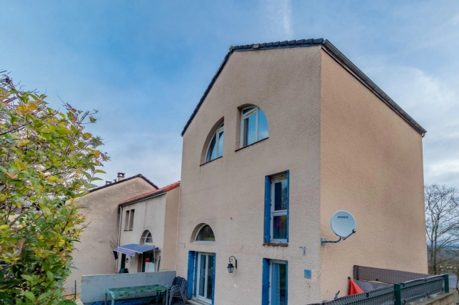 Maison à vendre 7 pièces de 130 m² à Jouy-le-Moutier