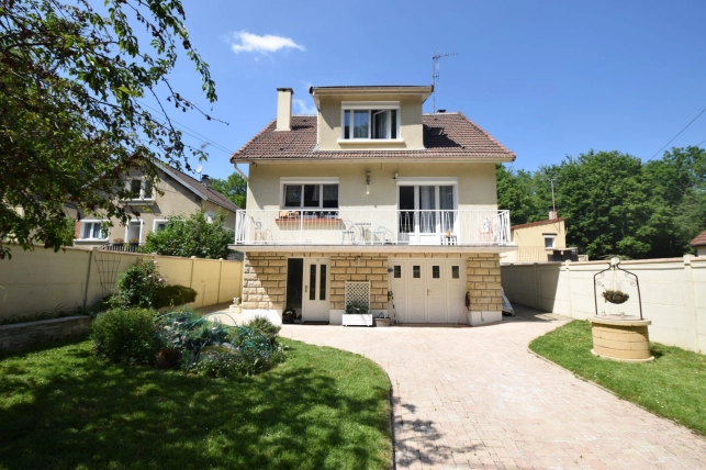 Maison à vendre 6 pièces de 150 m² à Jouy-le-Moutier