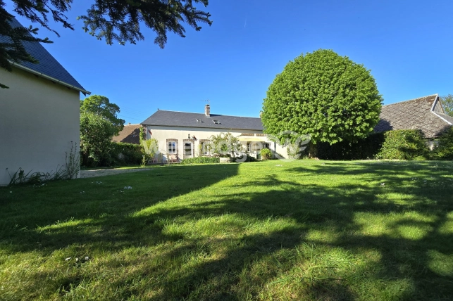 Maison vendu 7 pièces de 164 m² à Charonville