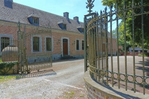 Maison à vendre 6 pièces de 238 m² à Taisnières-en-Thiérache