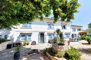 Maison à vendre 13 pièces de 300 m² à Saint-Martin-de-Crau