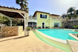 Maison à vendre 7 pièces de 205 m² à Mandelieu-la-Napoule