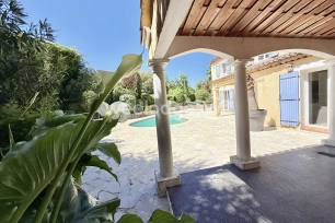 Maison à vendre 6 pièces de 145 m² à Les Adrets-de-l'Estérel