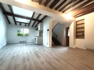 Maison à vendre 5 pièces de 81 m² à Le Mesnil-le-Roi