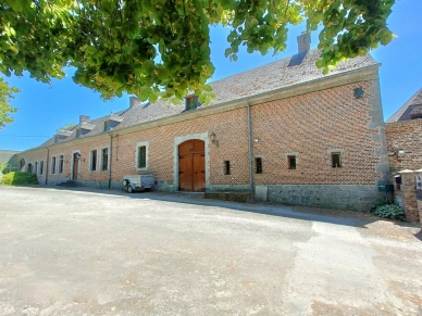 Maison à vendre 6 pièces de 238 m² à Taisnières-en-Thiérache