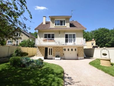 Maison à vendre 6 pièces de 150 m² à Jouy-le-Moutier
