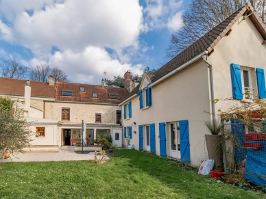 Maison à vendre 12 pièces de 245 m² à Maurecourt