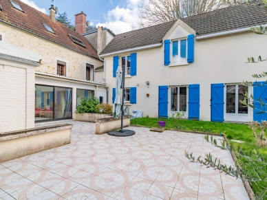 Maison à vendre 12 pièces de 245 m² à Maurecourt