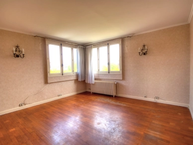 Maison à vendre 5 pièces de 90 m² à Le Mesnil-Saint-Denis