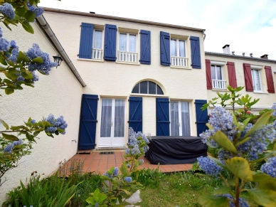 Maison à vendre 7 pièces de 150 m² à Jouy-le-Moutier