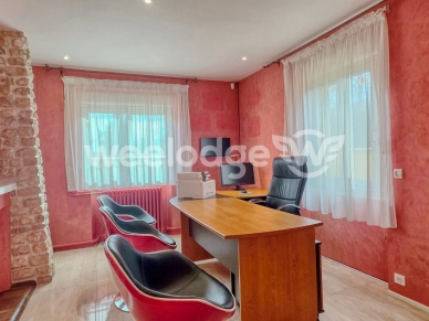 Maison à vendre 5 pièces de 208 m² à Dreux